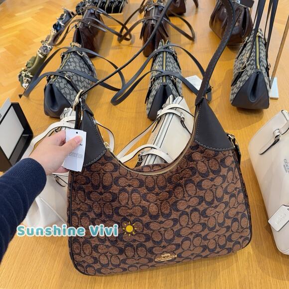 NWT Coach CCE49 Ella Shoulder Bag In Signature Chenille Gold Signature 2025 fall - Picture 1 of 9